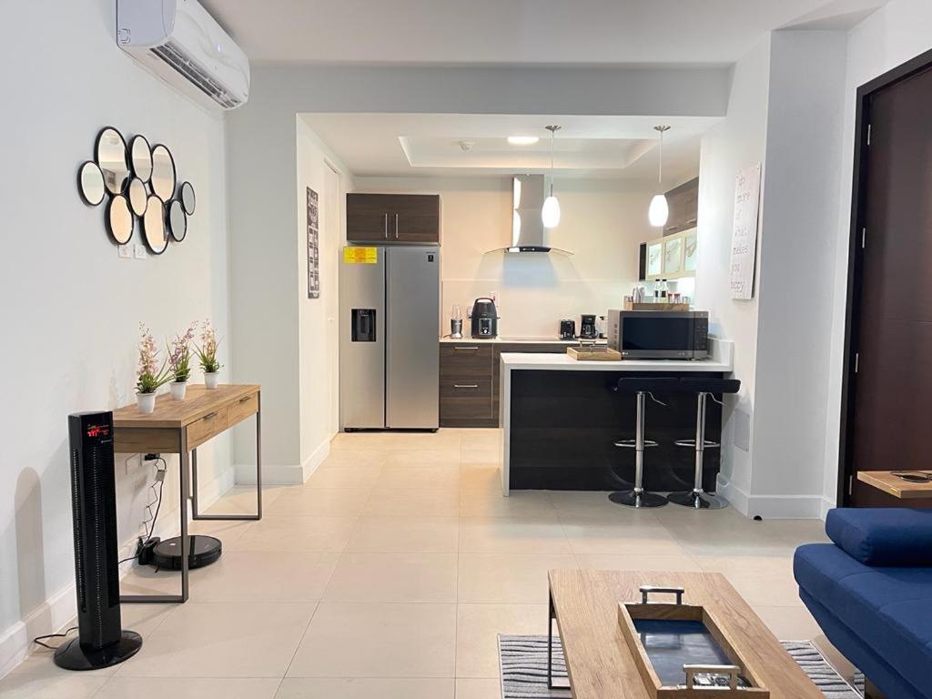 Parkhurst Lux Condo Near Devon House Кингстон Экстерьер фото